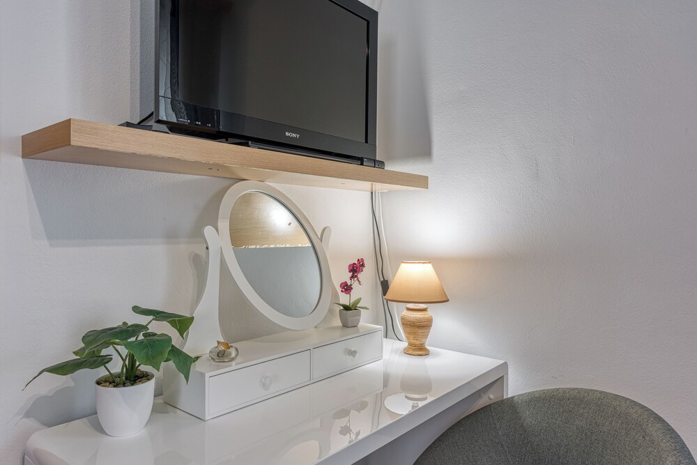 Small Holiday Home Jakara 5