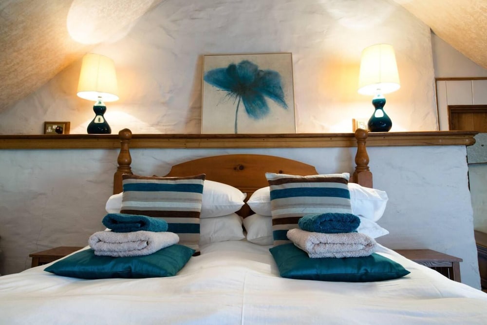 Traditional Cosy Cottage With Rural Views nr Coast view 3