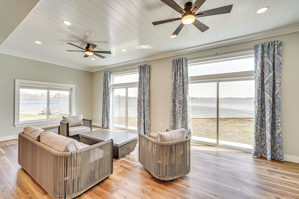 Views, Swimming & Family Fun: Chapman Lake Retreat