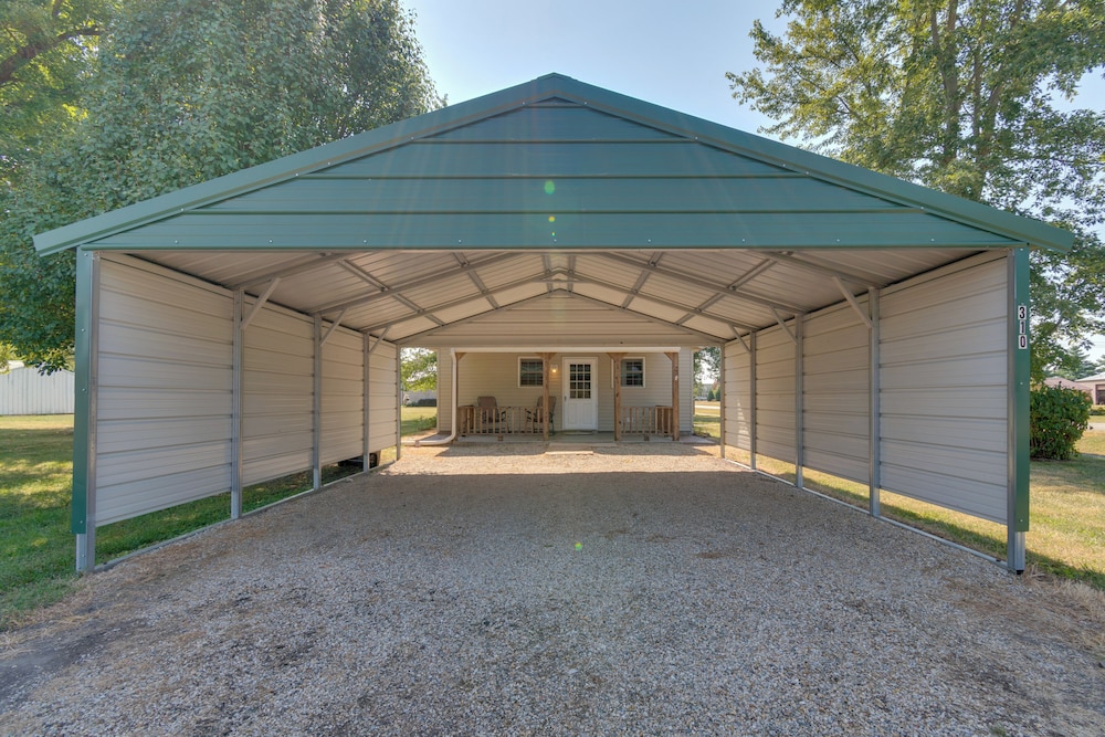 9 Mi to Effingham: Pet-friendly Rural Escape