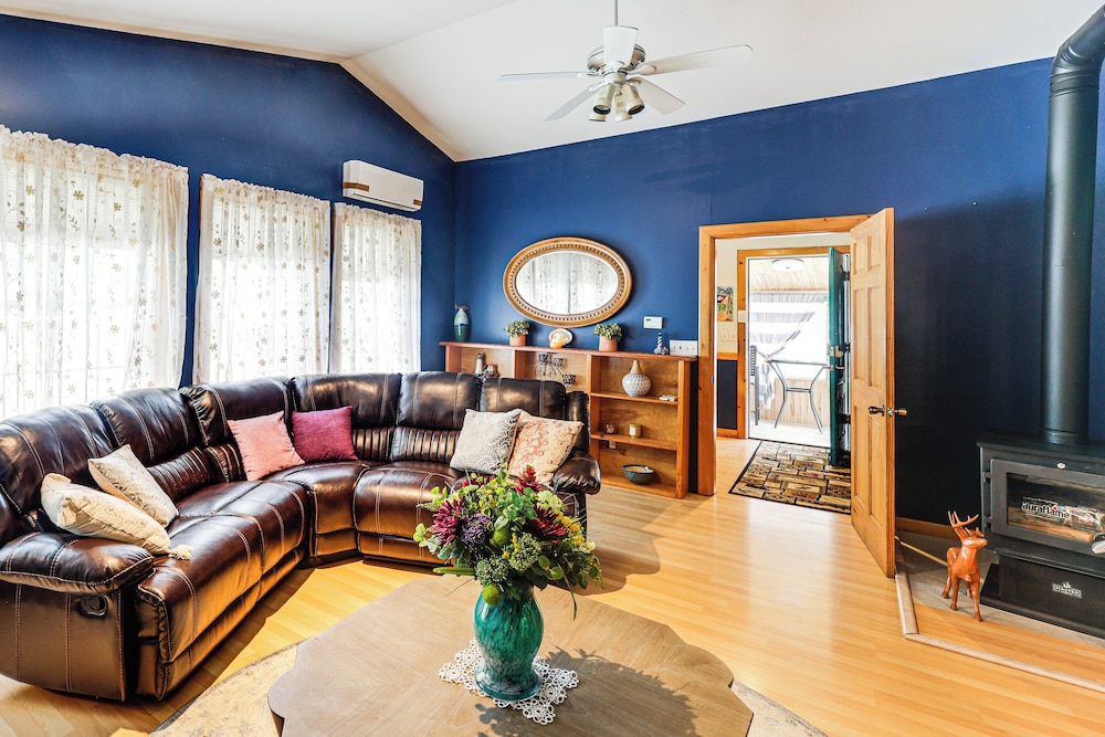 Family-friendly Home w/ Furnish Patio in Crystal!