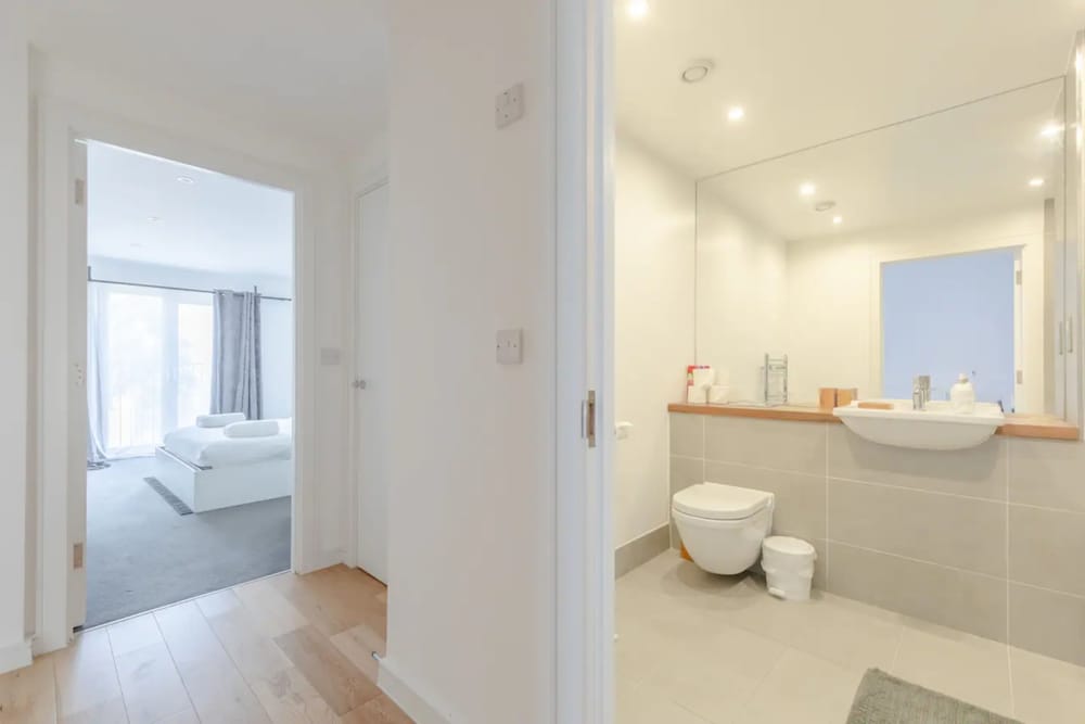 Vibrant 1BD Flat w/ Private Balcony, Camberwell!