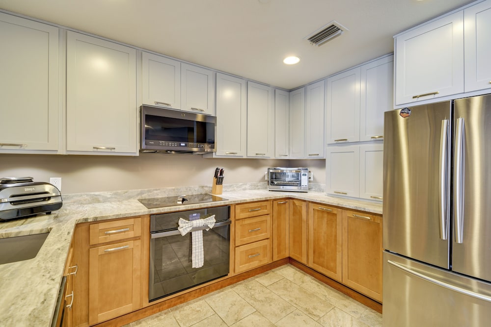 Gulf Views & Pools: Beachfront Island Tower Condo