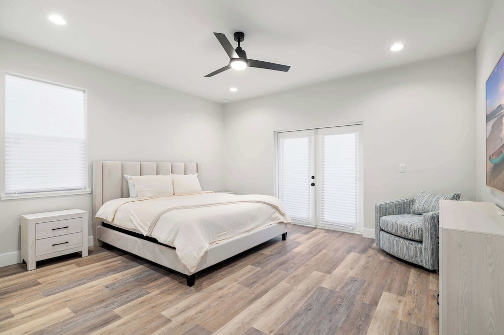 New Build in Old West 3 Bed, 2 Bath Family Rental