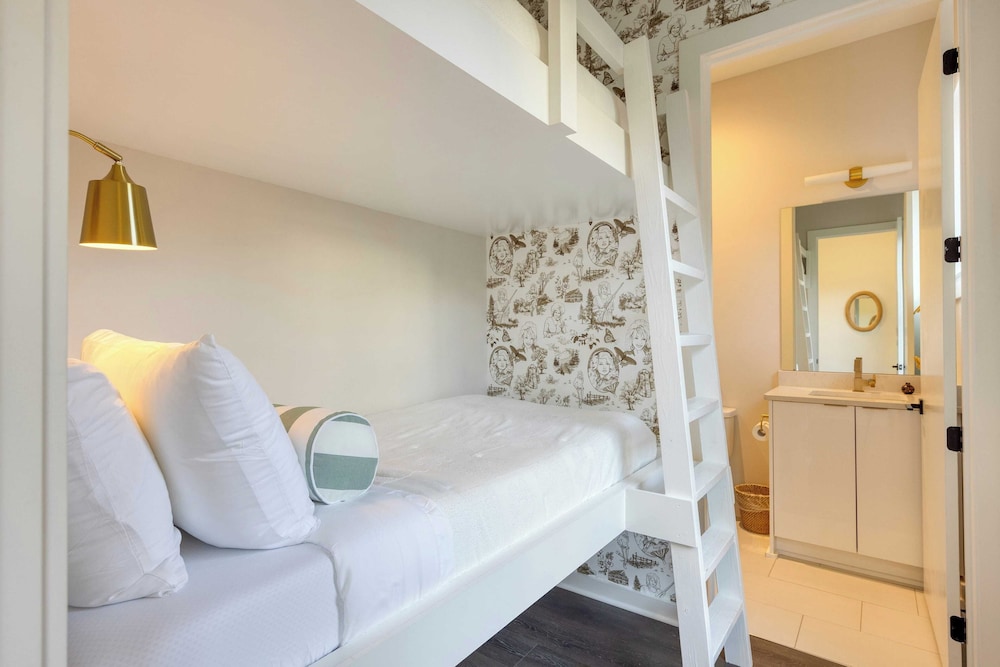 98 Degrees by Avantstay Covered Balcony Lounge Newly Built 4bdr Home