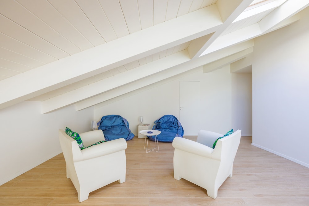 Napoli White Apartment by Wonderful Italy