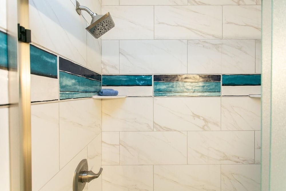 SEA Haven 113 [2/2.5] Free Activities! & Oceanfront Wifi Pool view 3