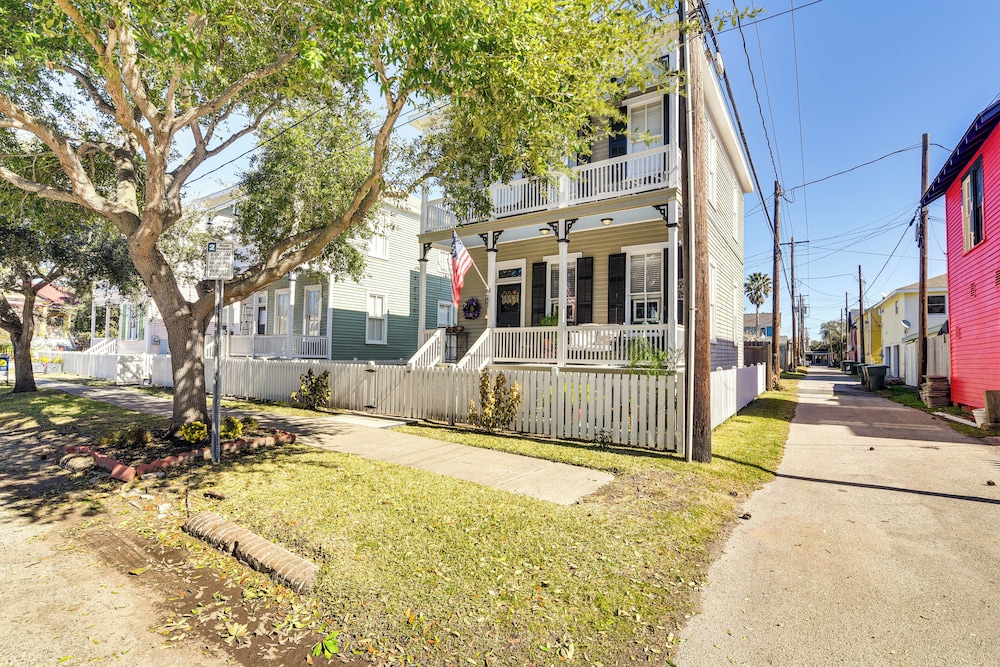 Walk to the Strand: Hideaway Haven Retreat