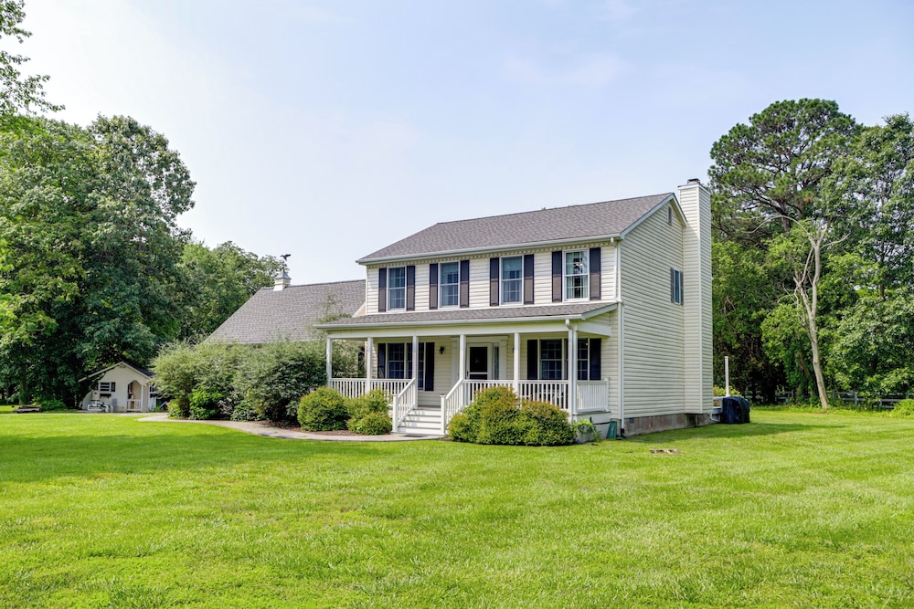 Waterfront Home w/ Hot Tub in Bozman Village!