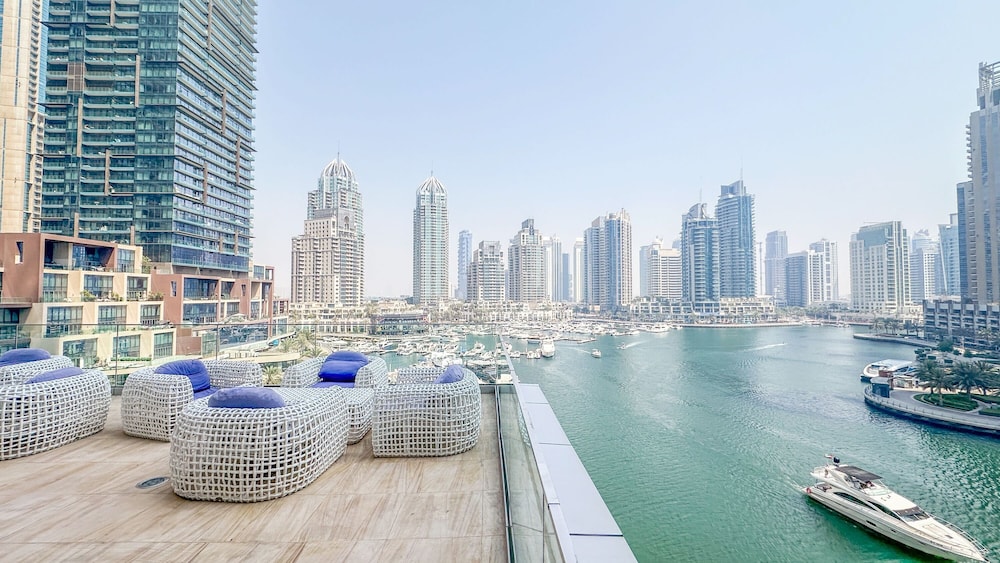 Iconic Marina Stay Cayan Tower 2BR