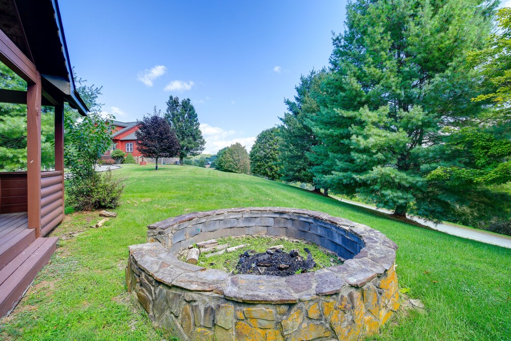Piney Creek Cabin w/ Deck, Grill & Mountain Views! view 2
