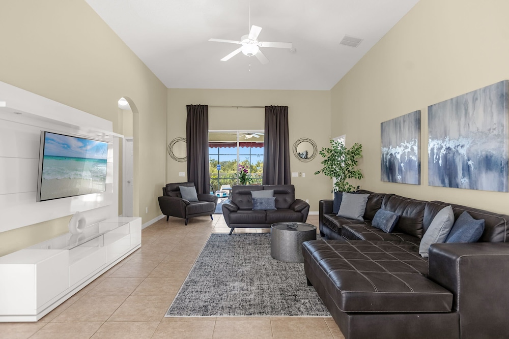 Upstay: Crystal Cove Resort Villa w/ Pool & Games