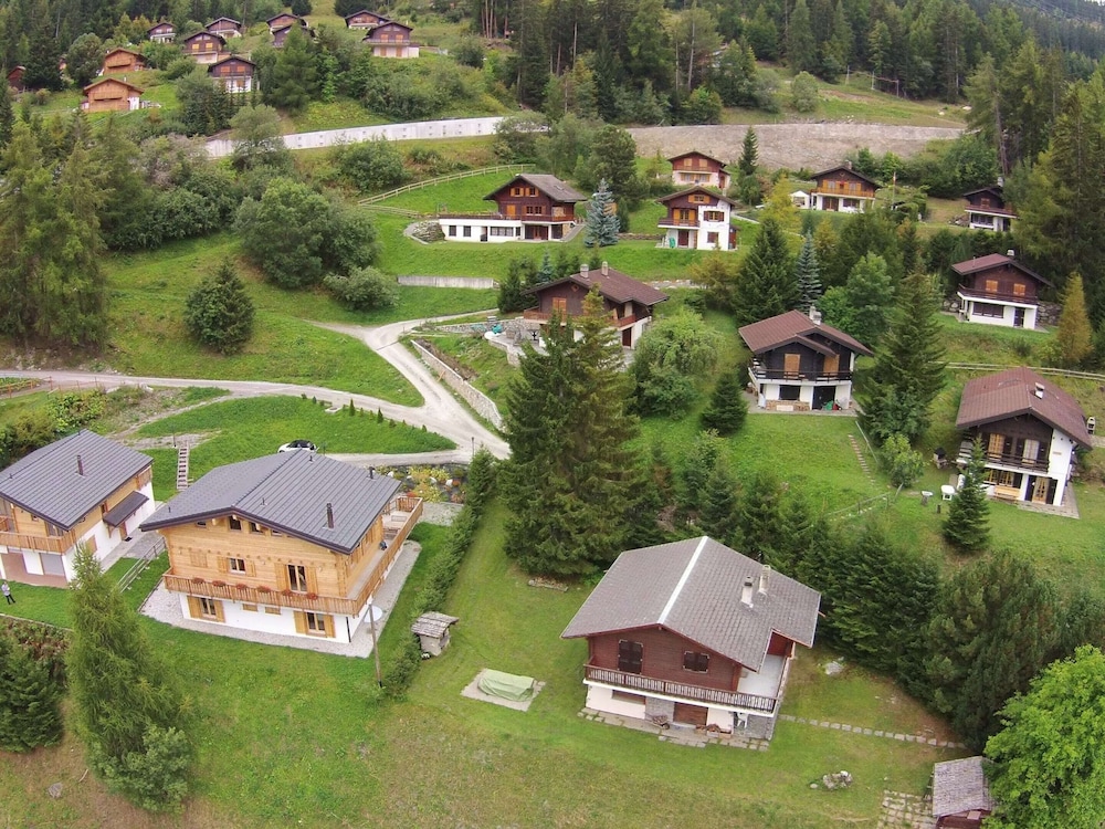 Luxury Chalet with Hot Tub in La Tzoumaz