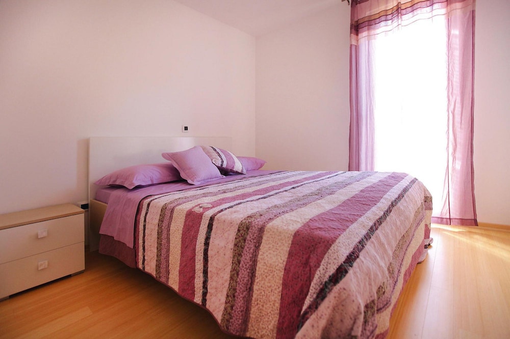 Apartments in Villas Punta Skala With Beachpool