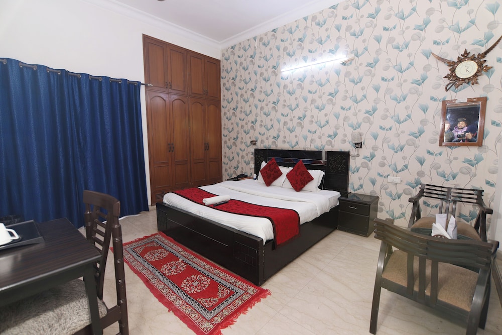 Hotel Ashray Noida