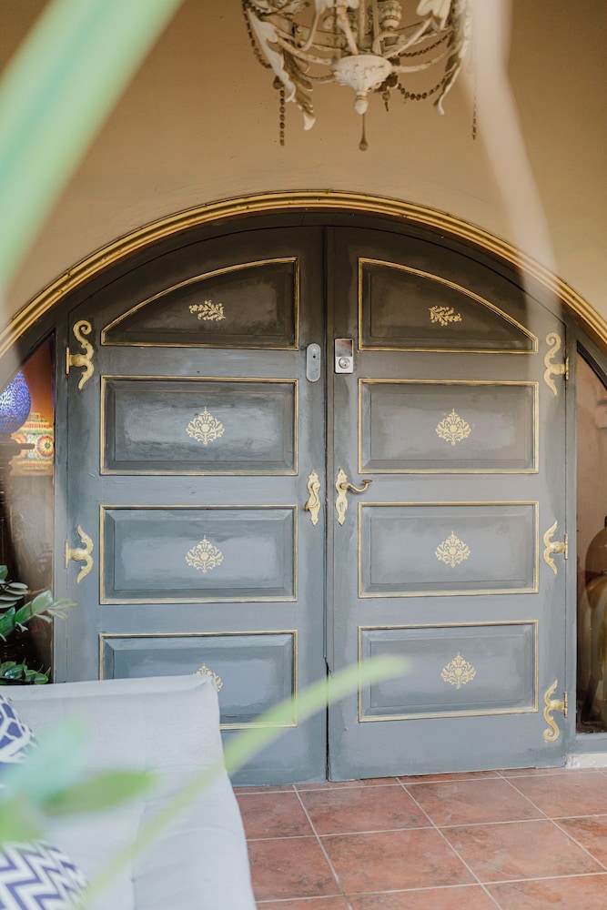 House of Mosaic Aruba - Unique Experience