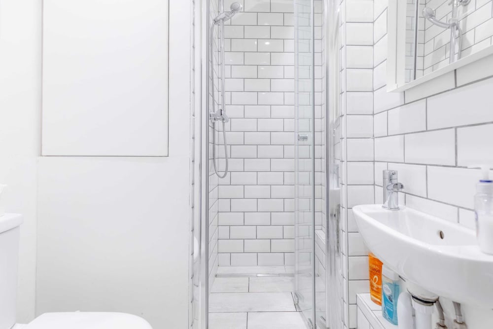 Homely 2BD Flat W/private Patio Near Maida Vale!