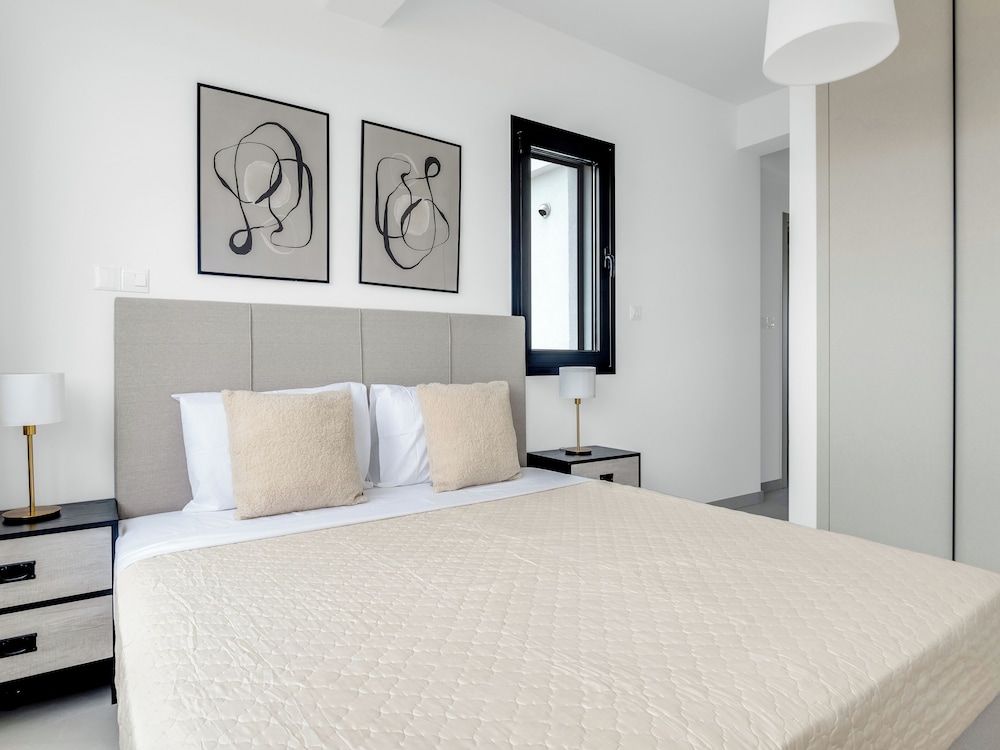 Sanders Elgio - Neat 3-bdr Apt With Rooftop view 5