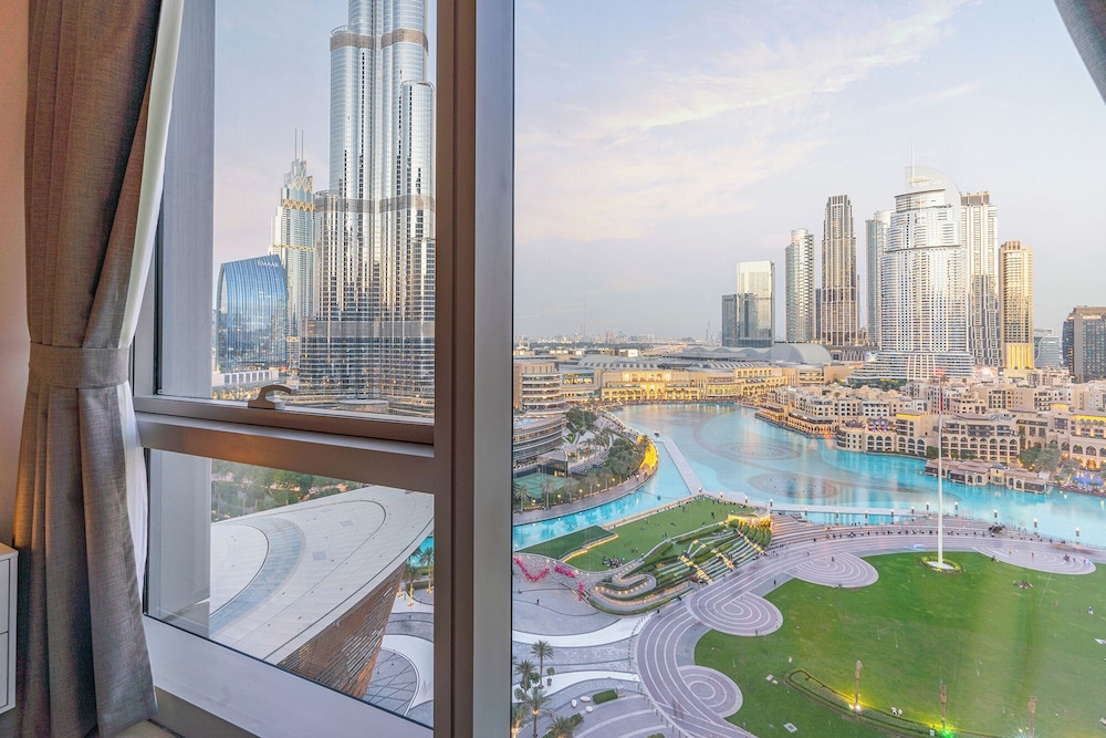 Skyline Majesty - Luxury Living with Full Burj Khalifa & Fountain Views