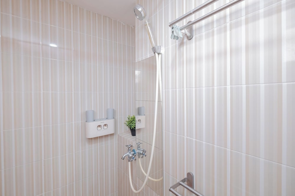 Homey 2Br Apartment At Cinere Resort Near Cinere Mall