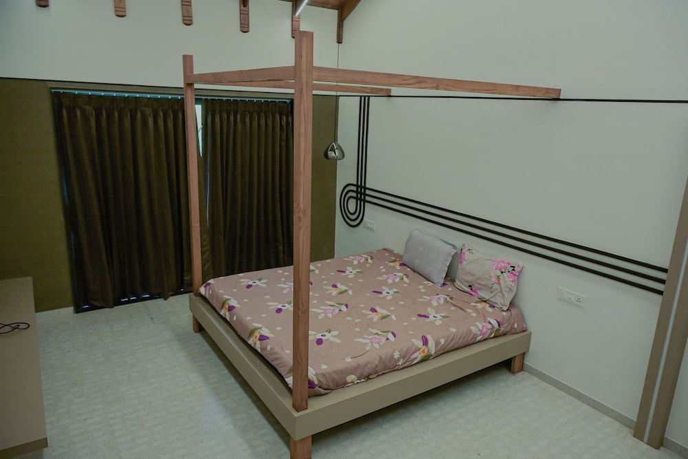 StayGuru Luxury Villa