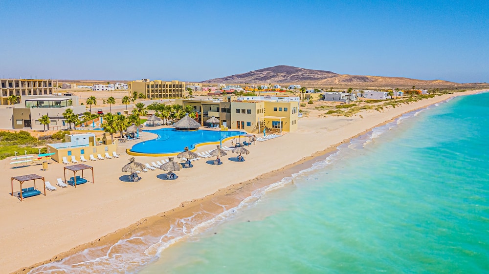 Hotel Laguna Shores Resort