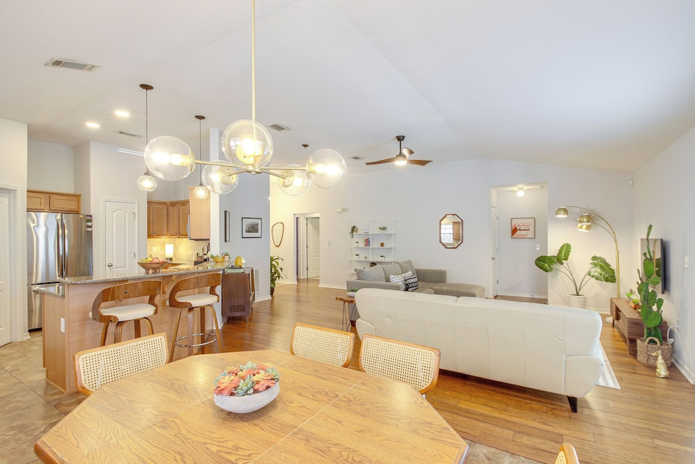 3 Mi to Escambia Bay: Home w/ Deck & Private Yard!