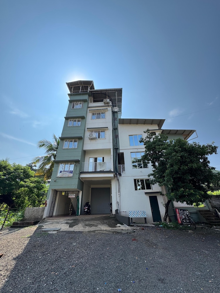 Nadkar Holiday Inn