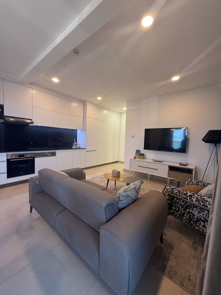 Kinville Suites - Cantonment Living