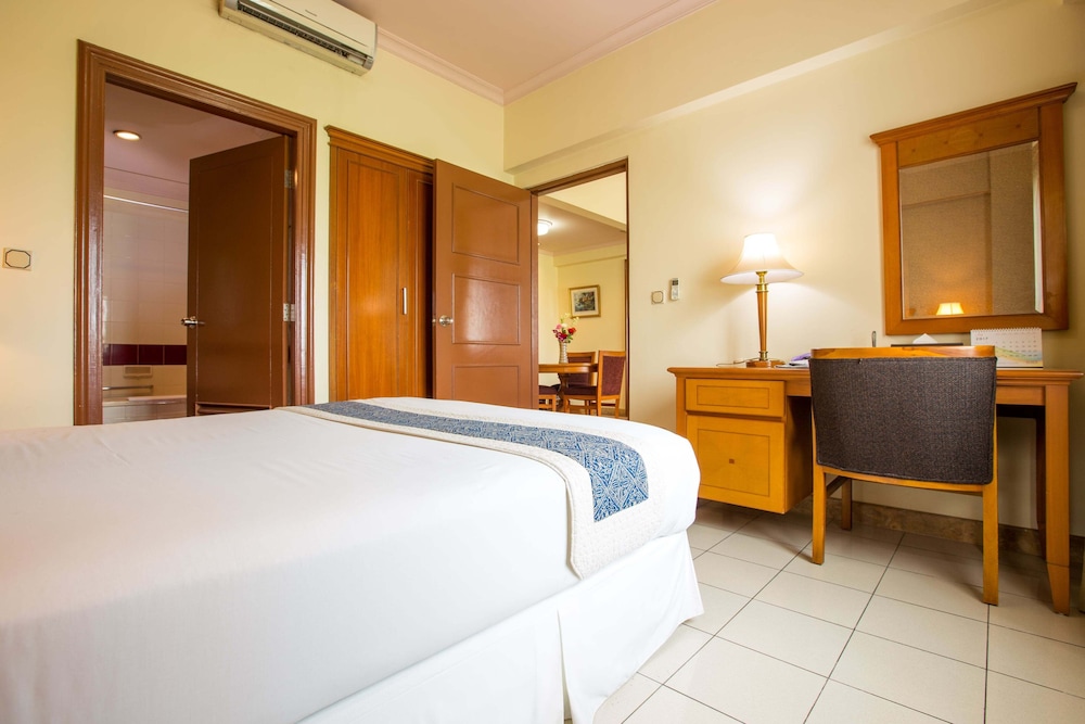 Asuka Hotel MM2100 Industrial Town