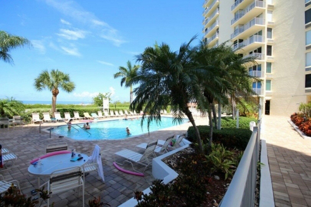 Crescent View in Fort Myers Beach view 4
