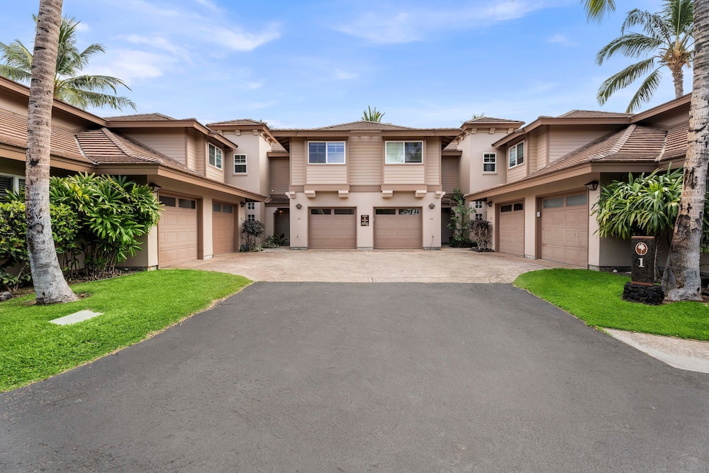Spacious Townhome - Close to Beaches & Shopping! - Vrkcv