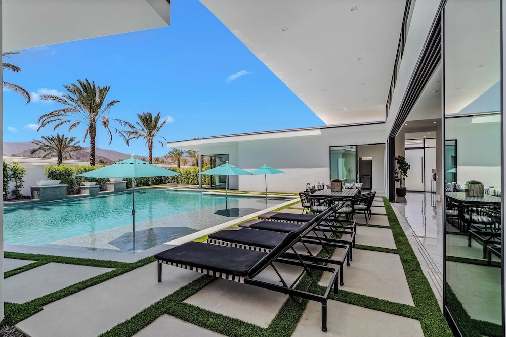 Sleeps 54 3 Luxury Villas w/ Pool + Spa, Pickleball Bravo by Avantstay