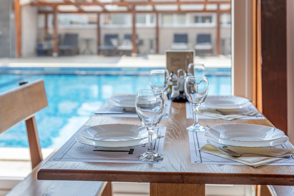 Aparthotel Plat