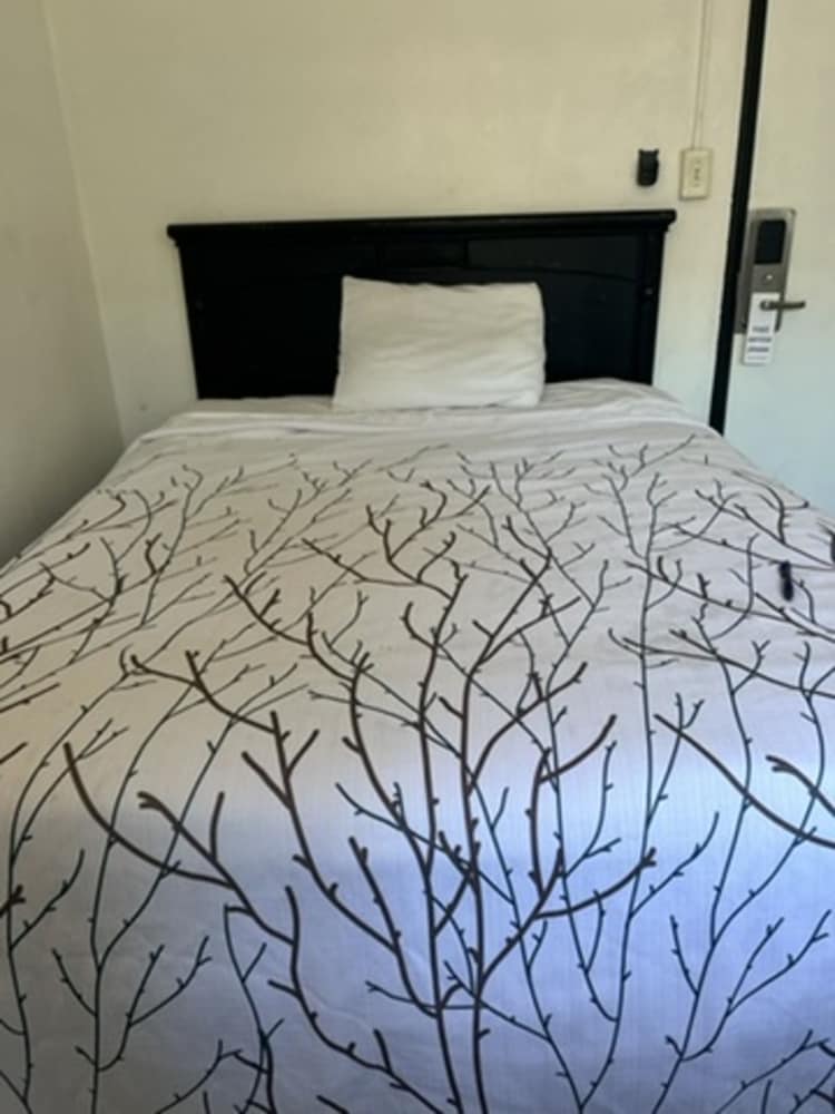 Encore Inn Inglewood