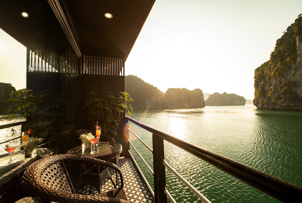 Rosy Cruise - Image 1