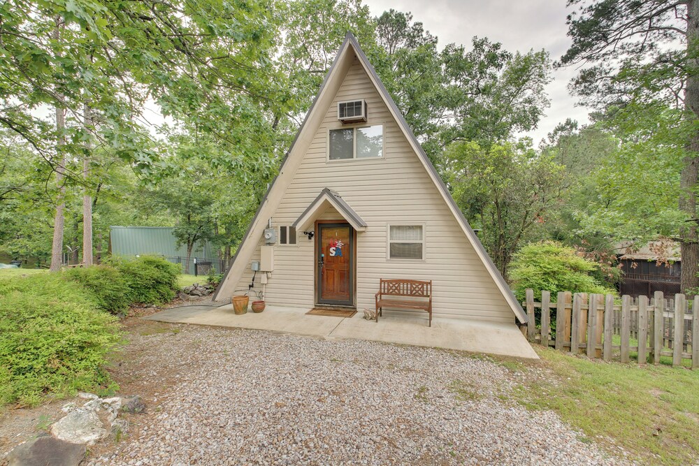 Hotel Lake Hamilton Cabin: Boating Getaway! - Image 1