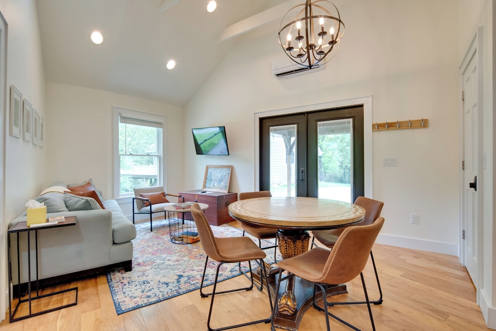 Getaway w/ Guest House - 6 Mi to Lake Glenville!