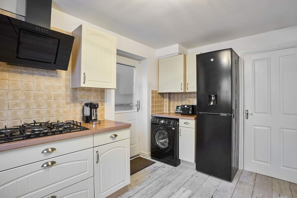 Host Stay Snowdrop Crescent I