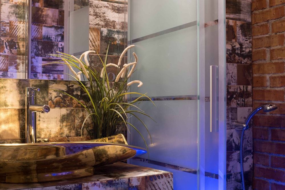 StarHome NAVONA