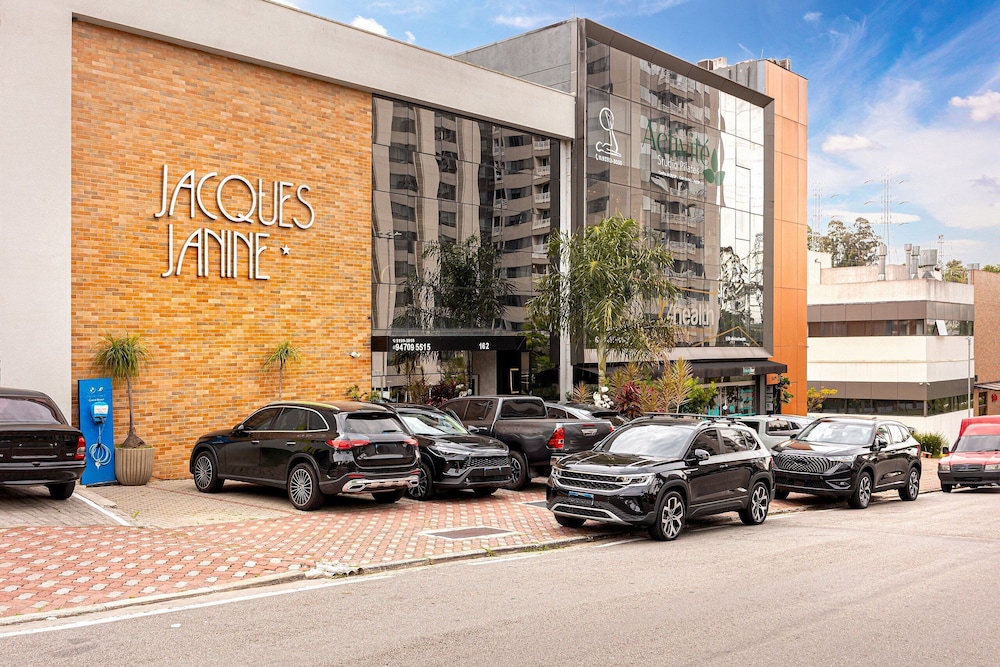 Premium Modern Studio in Alphaville