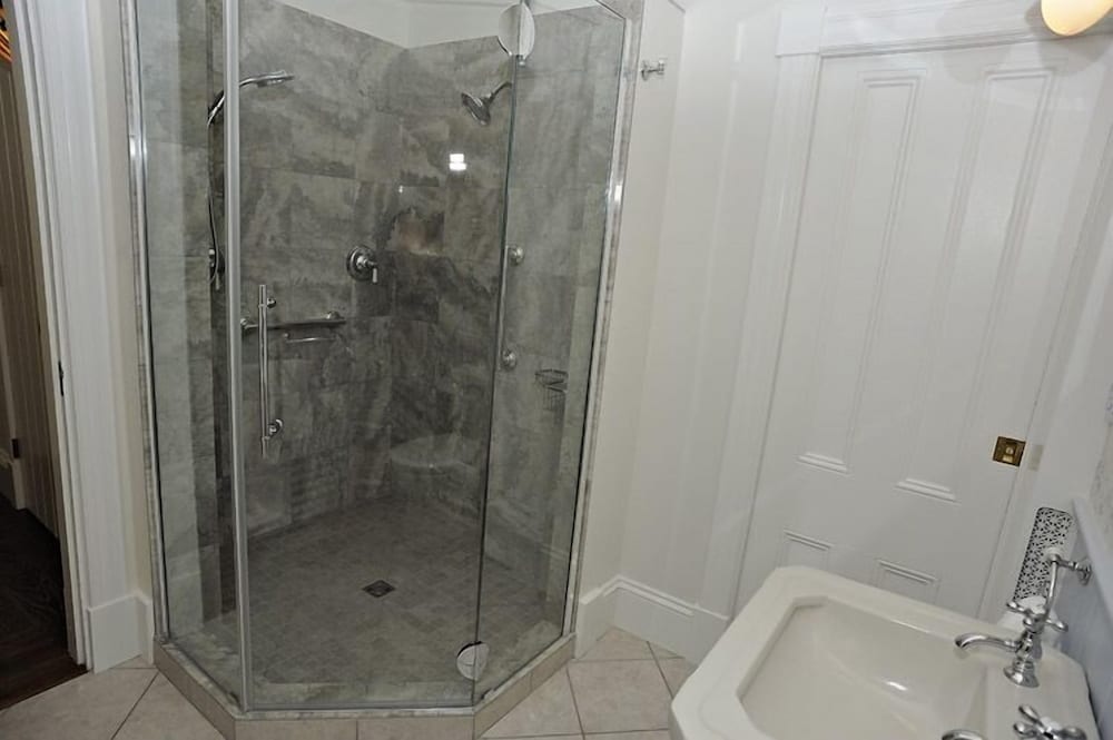 Charlottetown Vacations - The Elmwood Heritage Inn - Property Image 7