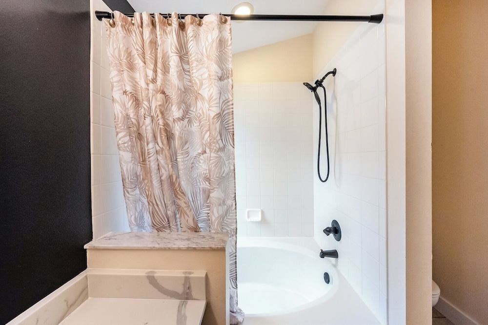Private King BR + Pool Access Near Disney