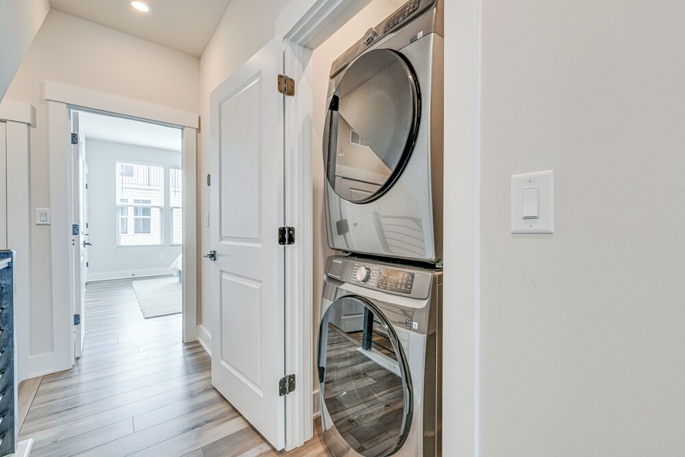 Walk to Music Factory: Townhome w/ Rooftop Deck!