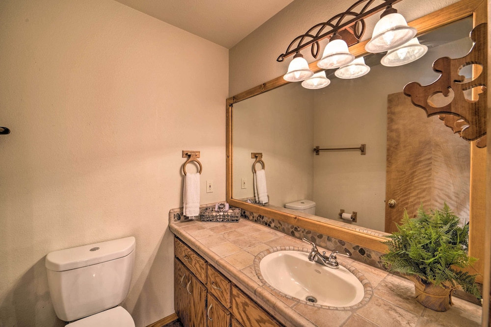 Hot Tub & Deck: Truckee Golf Course Home