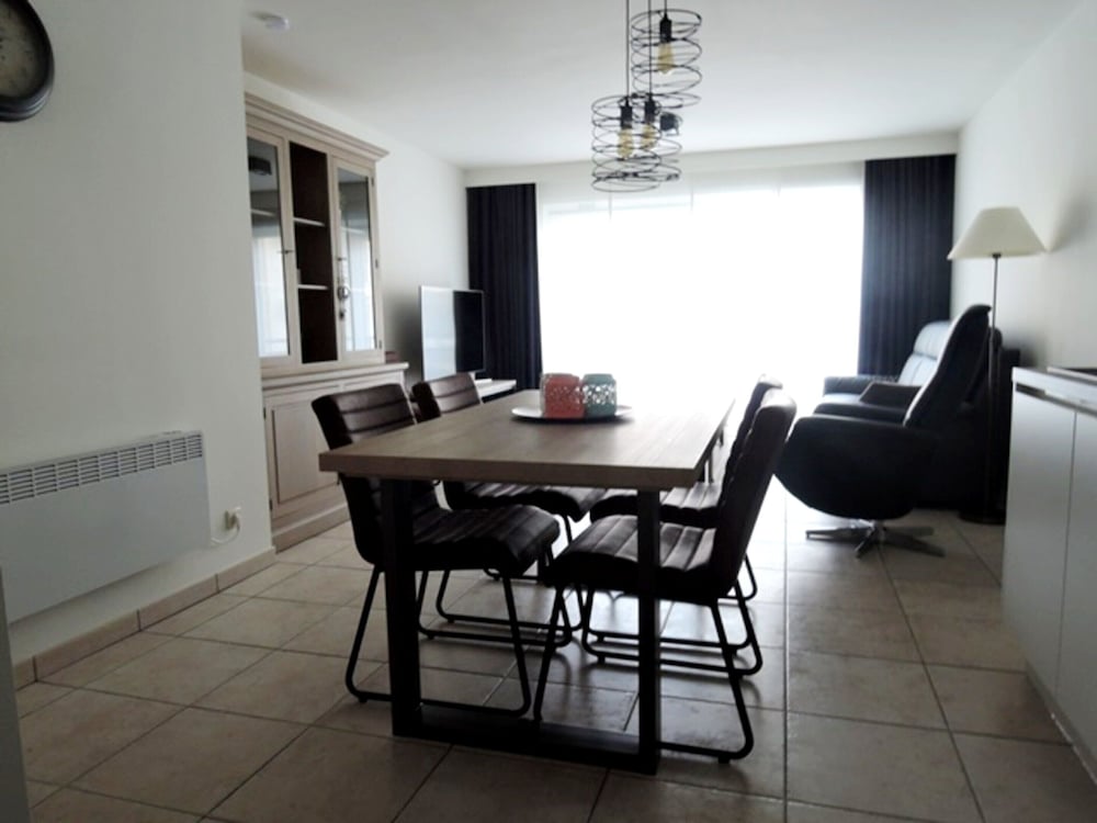 Apartment Near Epernayplein, Family-friendly Stay