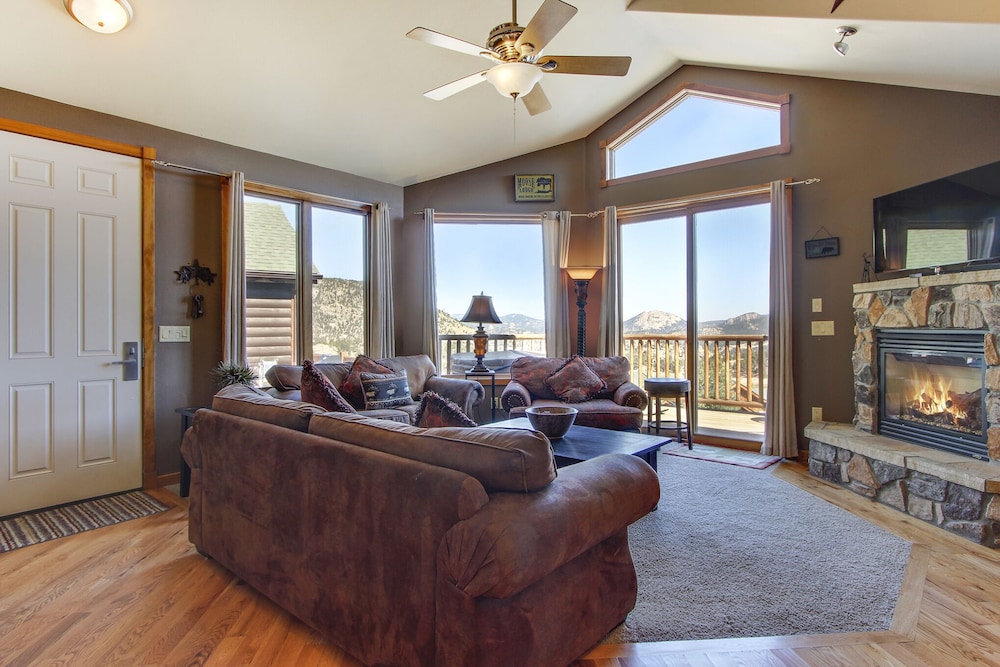 The Twin Owls 21a 2 Bedroom Condo by RedAwning - Property Image 2