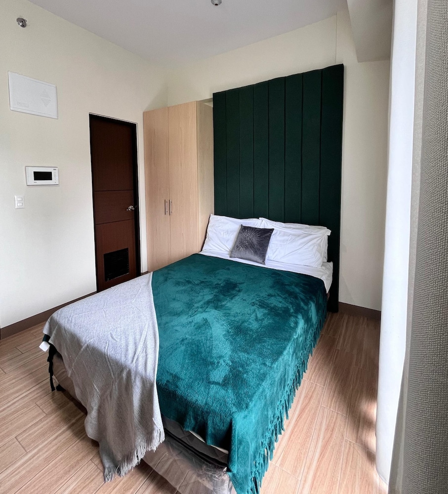 Room-minimalist Studio in Saint Dominiqu