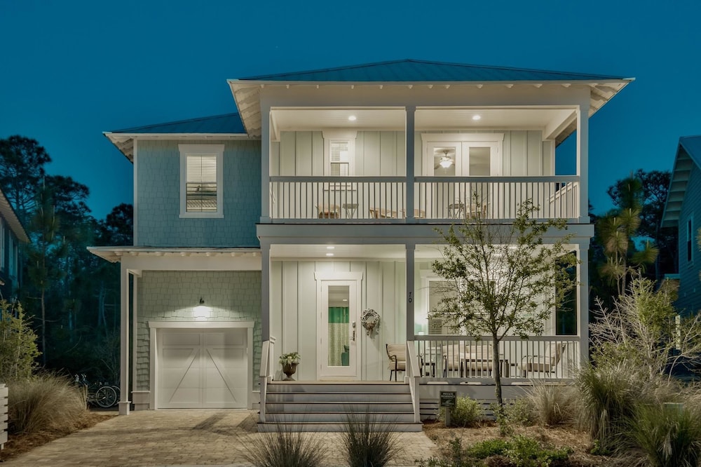WHITE SAND REUNION 5 Bedroom Holiday Home by Five Star Properties