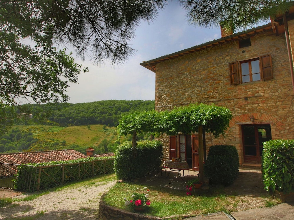 Farmhouse With Stables, Horses and the Ability to Make Horseback Riding